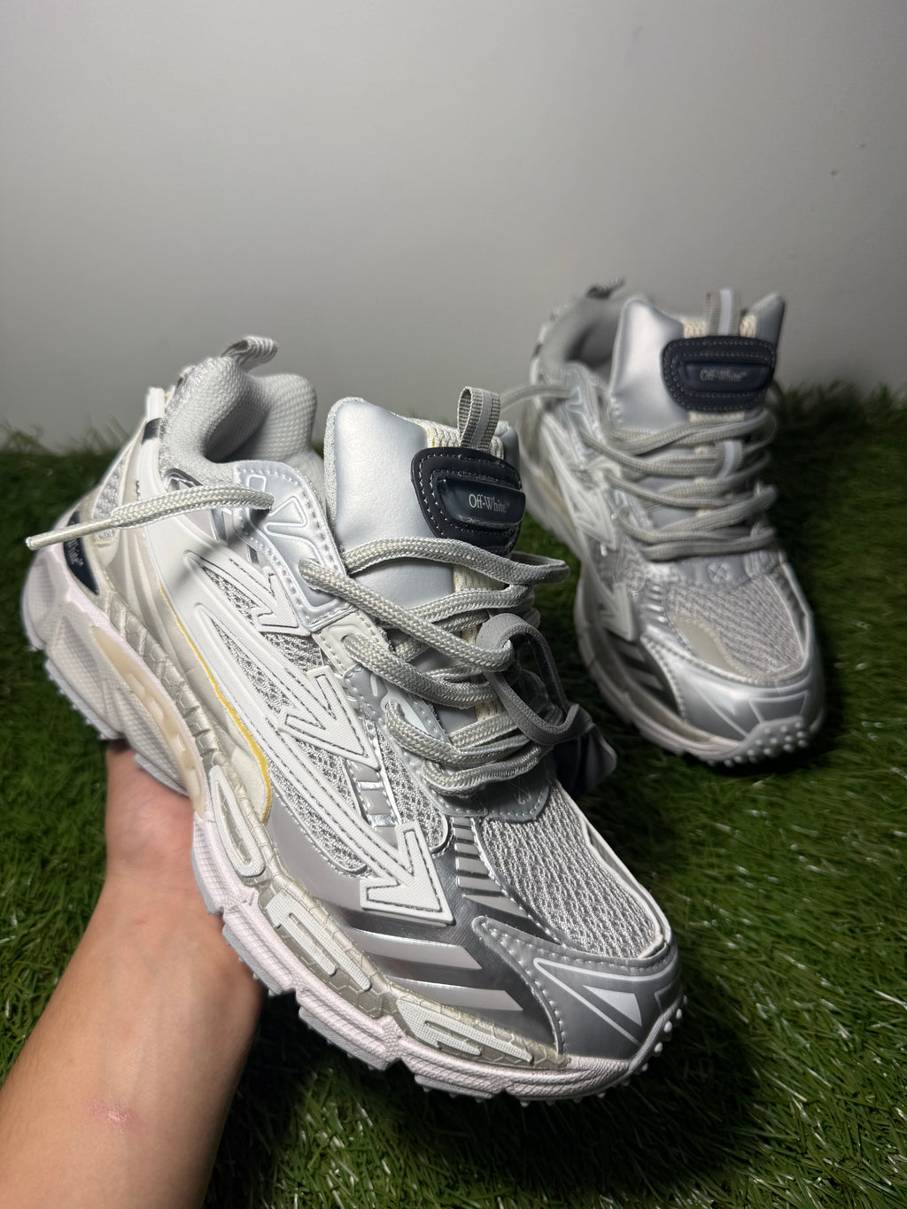 Off White Be Right Back - Silver