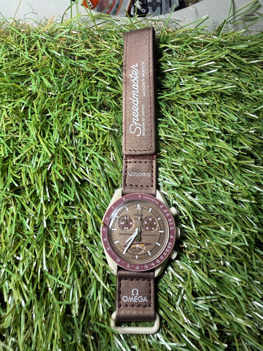 Omega Swatch Marrone