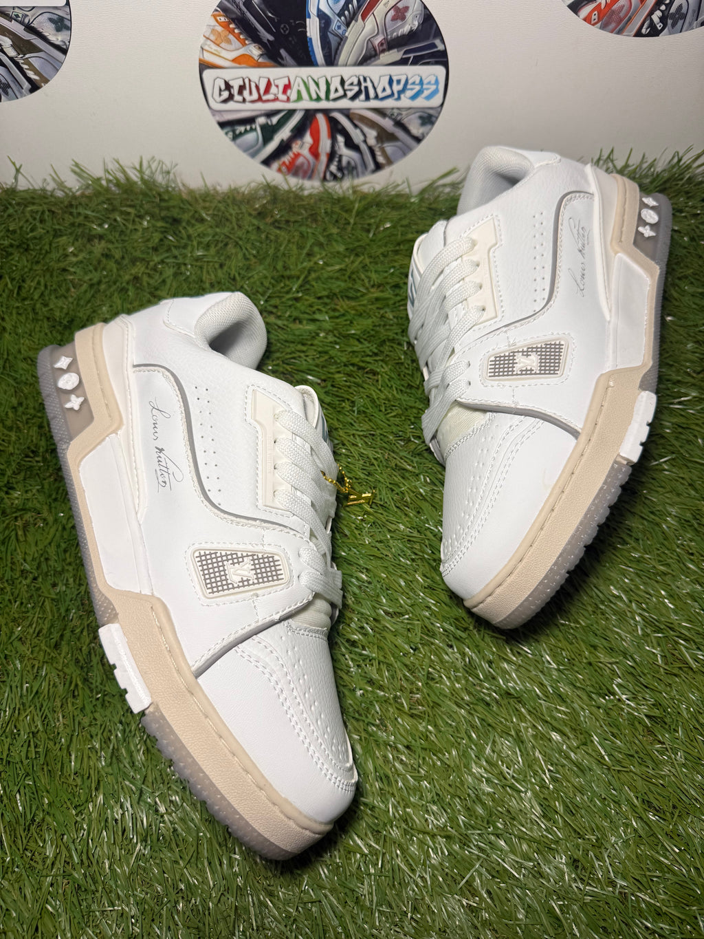 Louis Vuitton Trainer Signature -  White