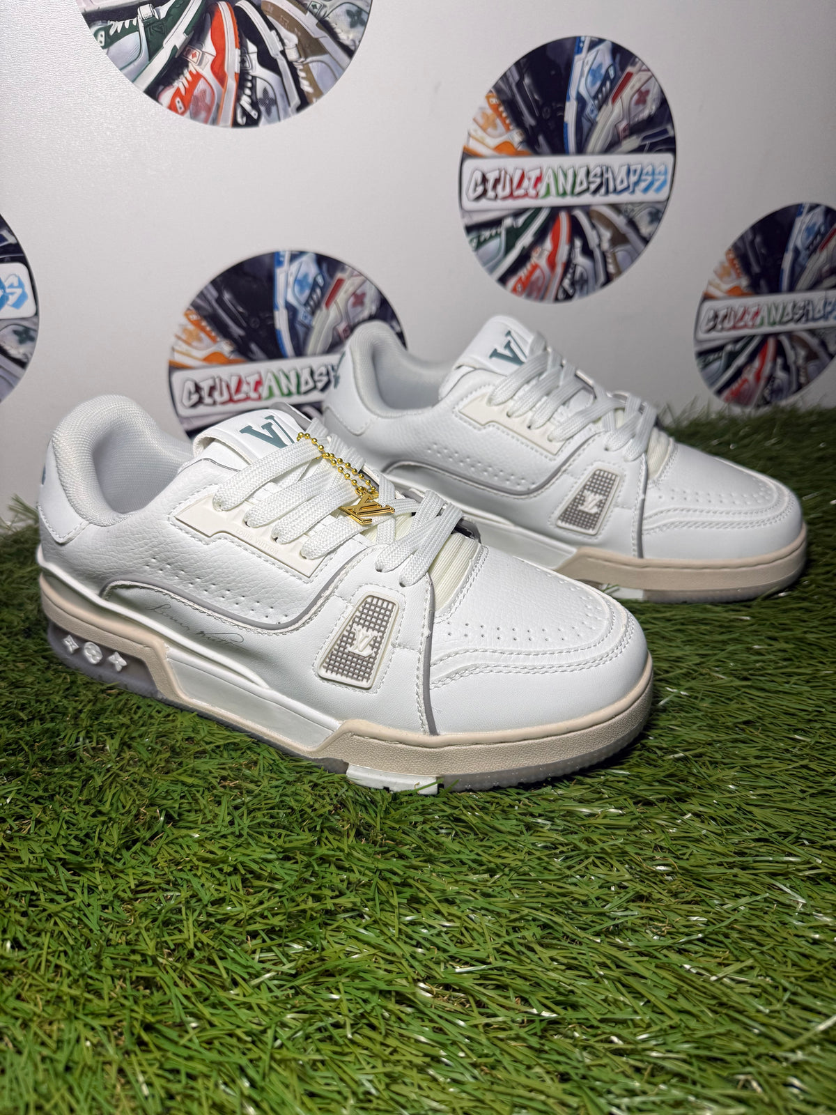 Louis Vuitton Trainer Signature -  White