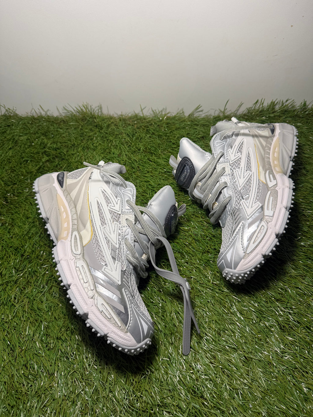 Off White Be Right Back - Silver