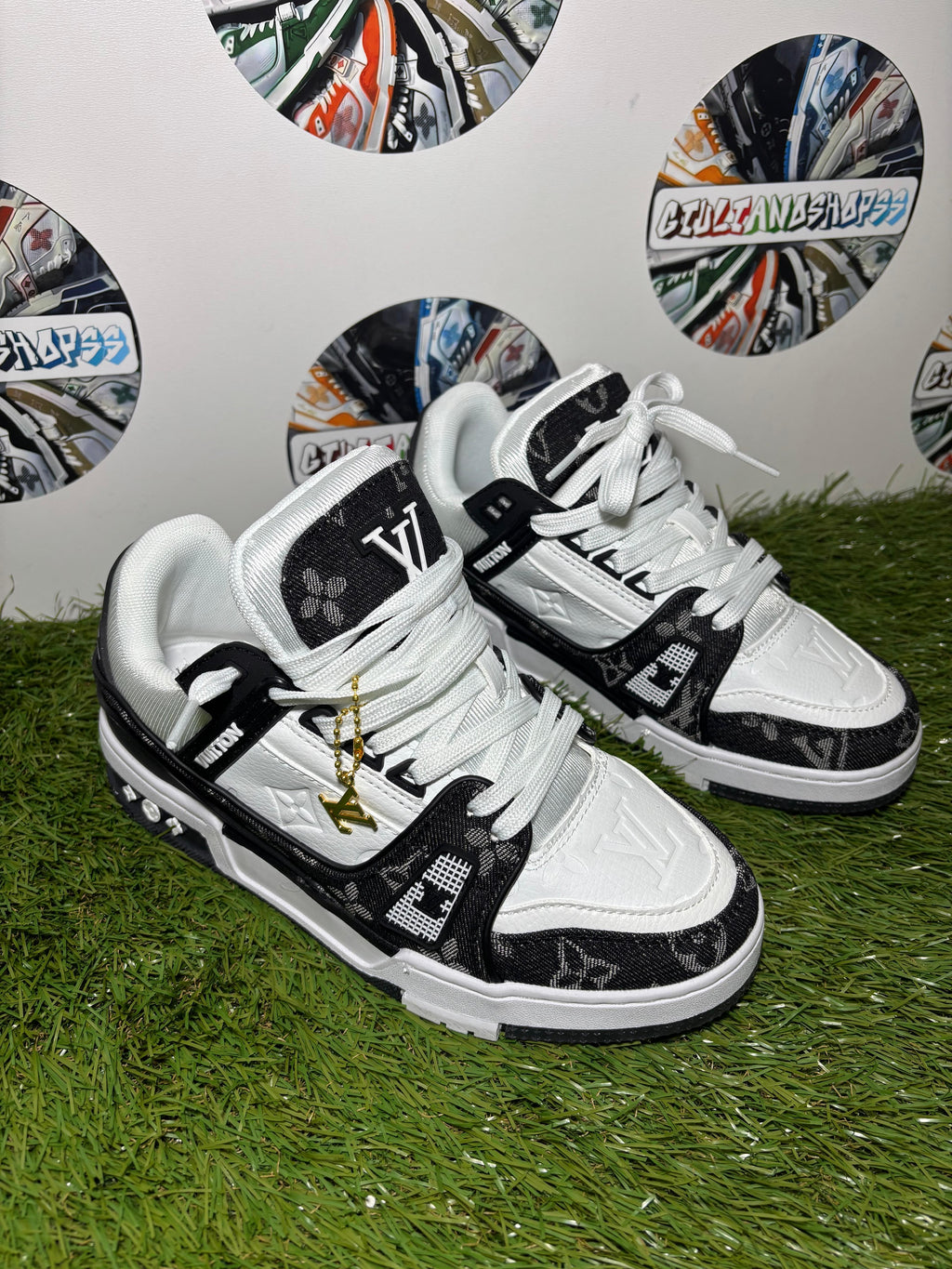 Louis Vuitton Trainer -  Black/White