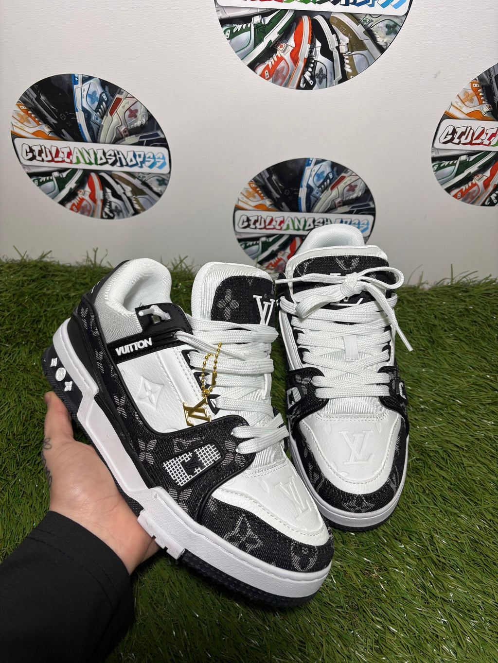 Louis Vuitton Trainer -  Black/White