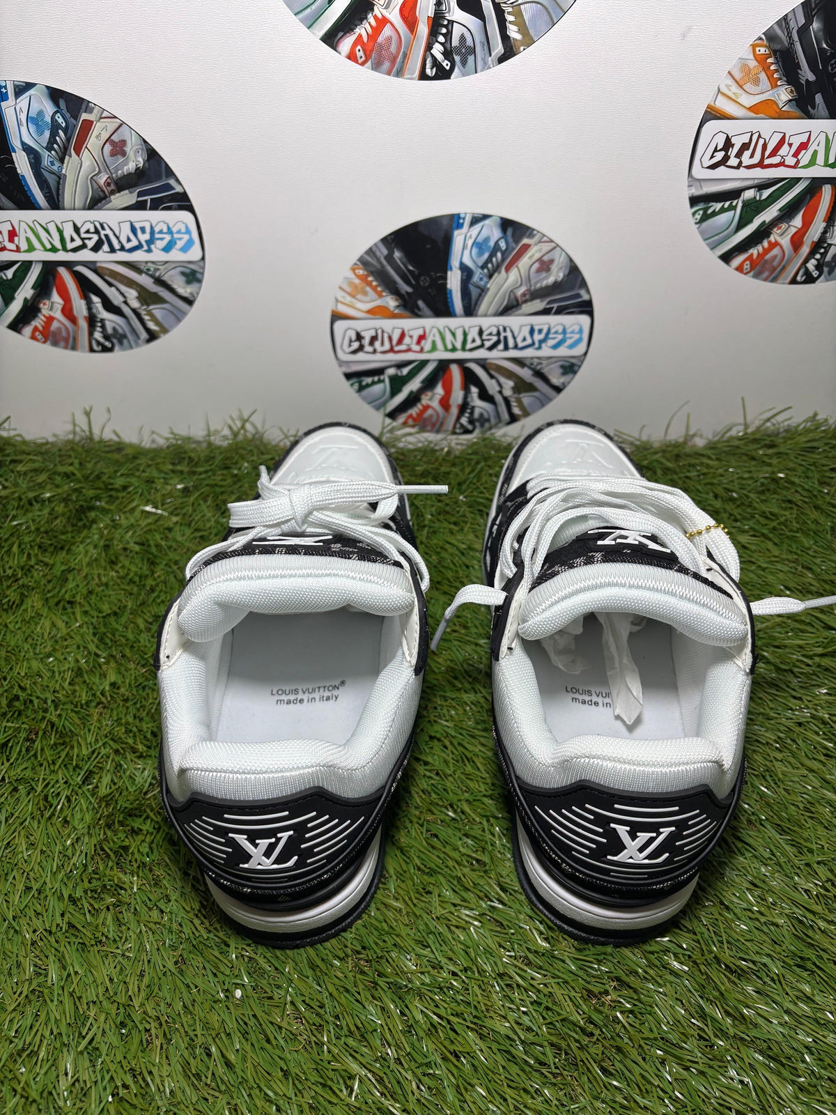Louis Vuitton Trainer -  Black/White