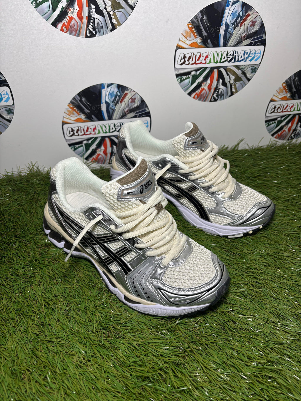 ASICS Gel-Kayano 14 - Argento/Nero/Crema
